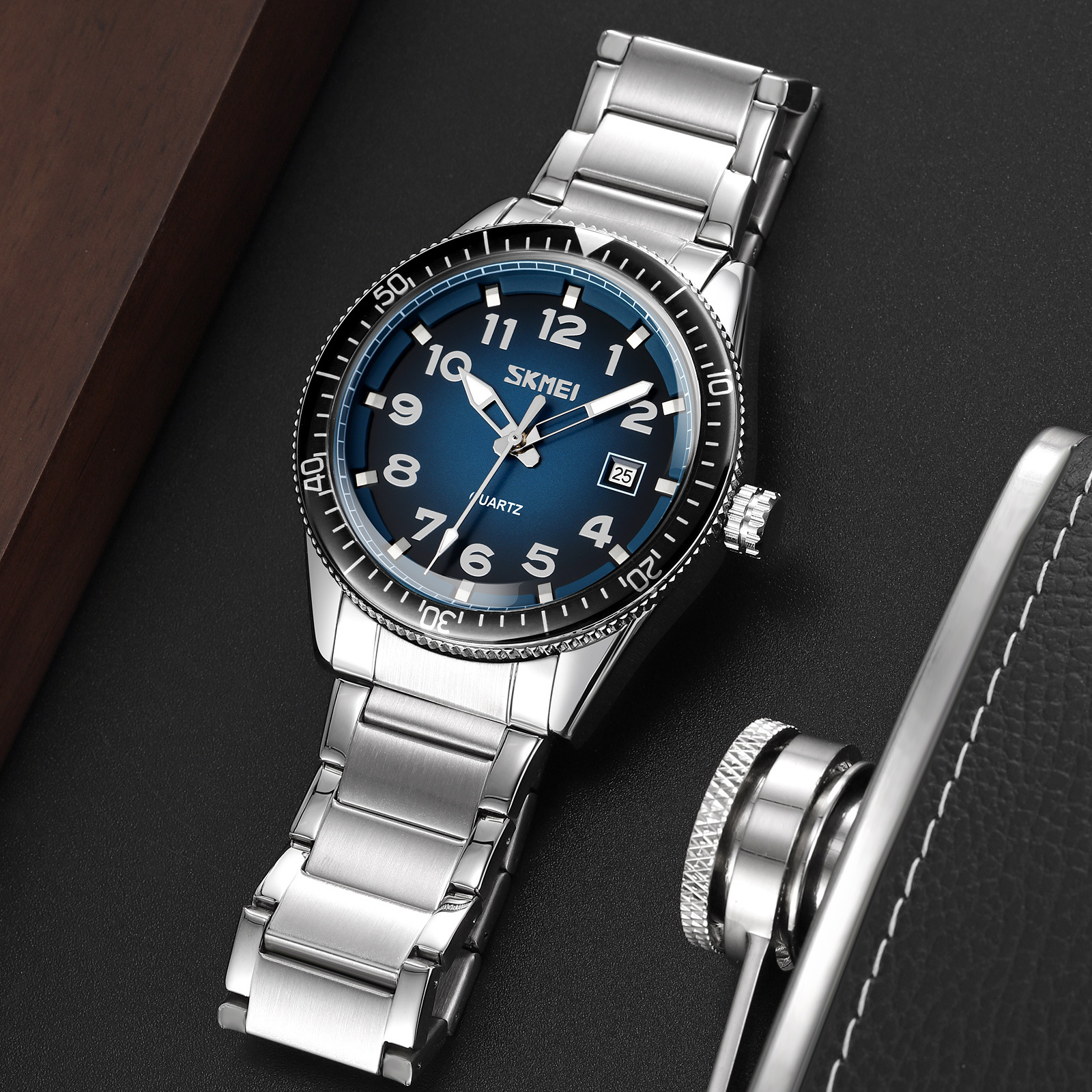 Momento de relojes de cuarzo para hombres ocio reloj de acero de negocios impermeable calendario único reloj fuente de fábrica al por mayor en stock