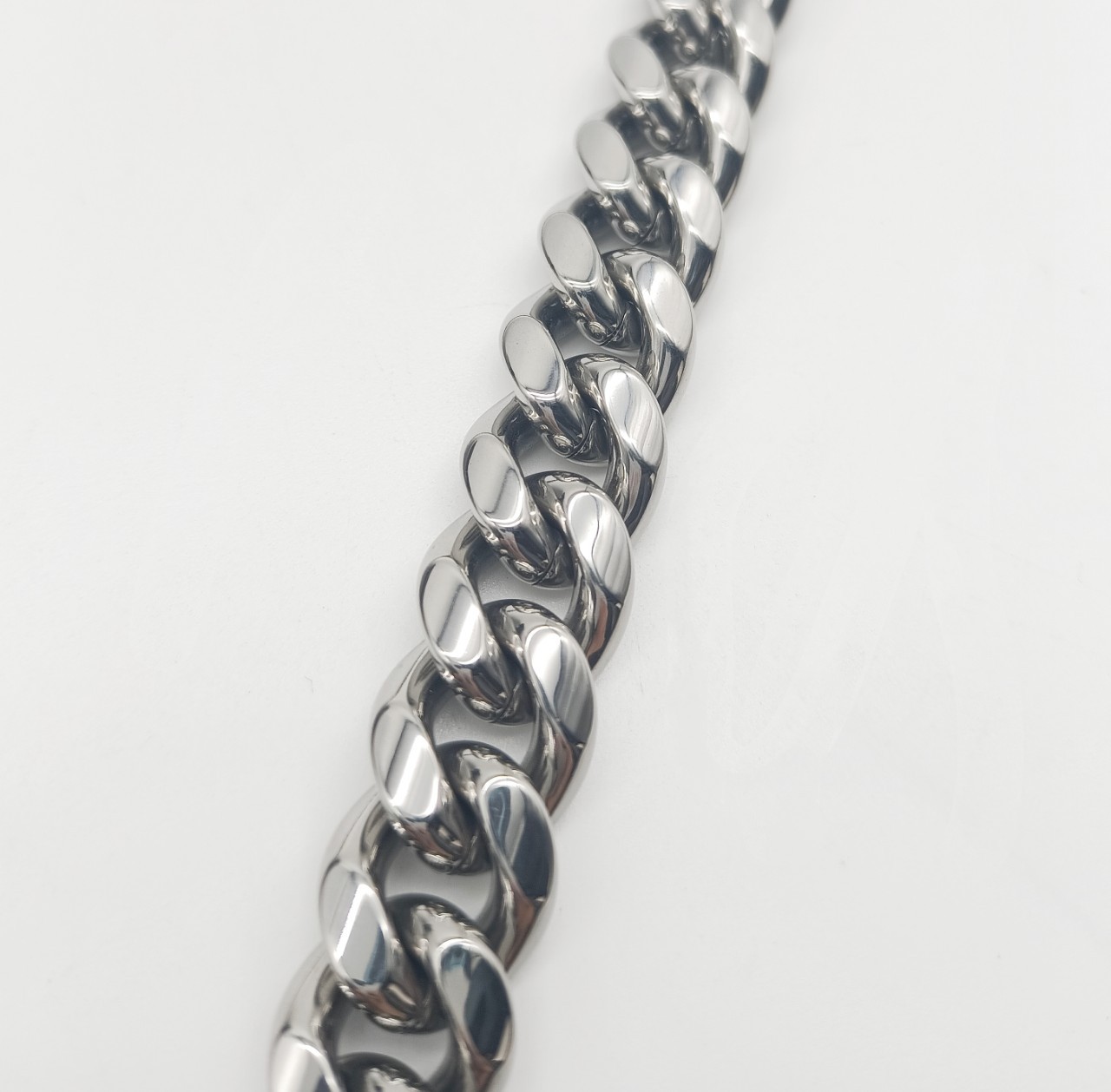 Titanium Cuban Chain Necklace For Men And Women Elegant Design_voghion.com