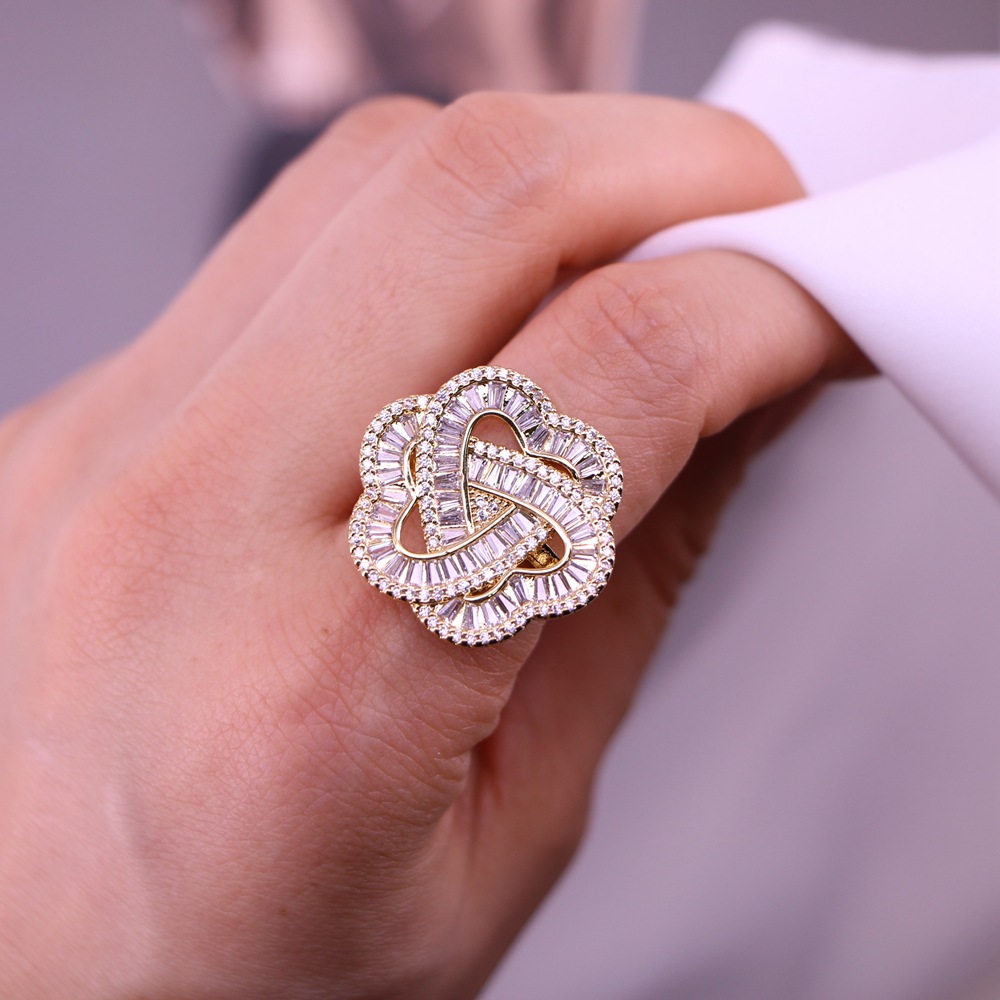 Womenu0027s Fashion Inlay Zircon Flower Heart-Shaped Ring 18K Gold Plating Jewelry