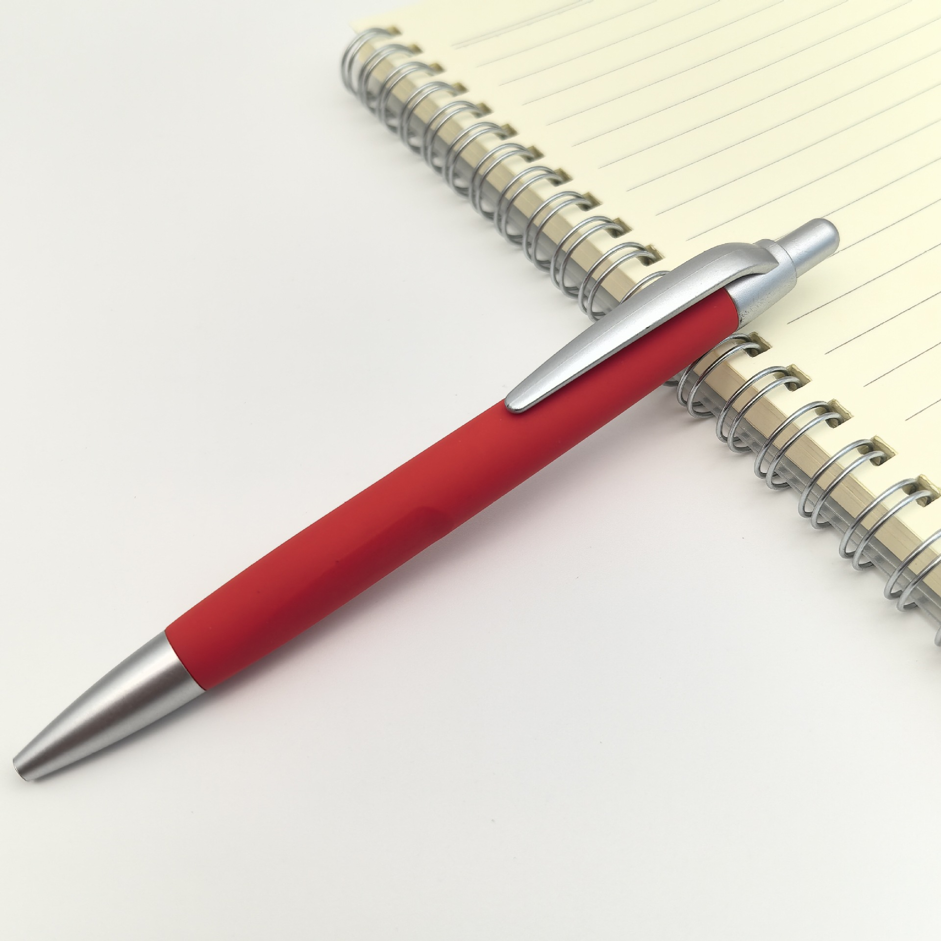 Bolígrafo de regalo de publicidad bolígrafo de bolas de color logotipo personalizado bolígrafo de publicidad de prensa bolígrafo de hotel de negocios