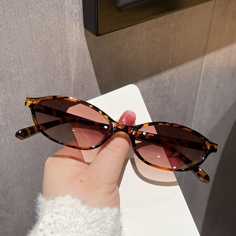 22g Weight Full Frame Glasses Structure Sunglasses Classification Ac, UV400 Protection Lens Material Oval Frame Glasses Style Travel, Party, Stage Occasion Solid Color Pattern Unisex Gender Elegant, Simple Style Style Black Color Elegant Simple Style Solid Color Ac UV400 Protection Oval Frame Full Frame Women's Sunglasses 无