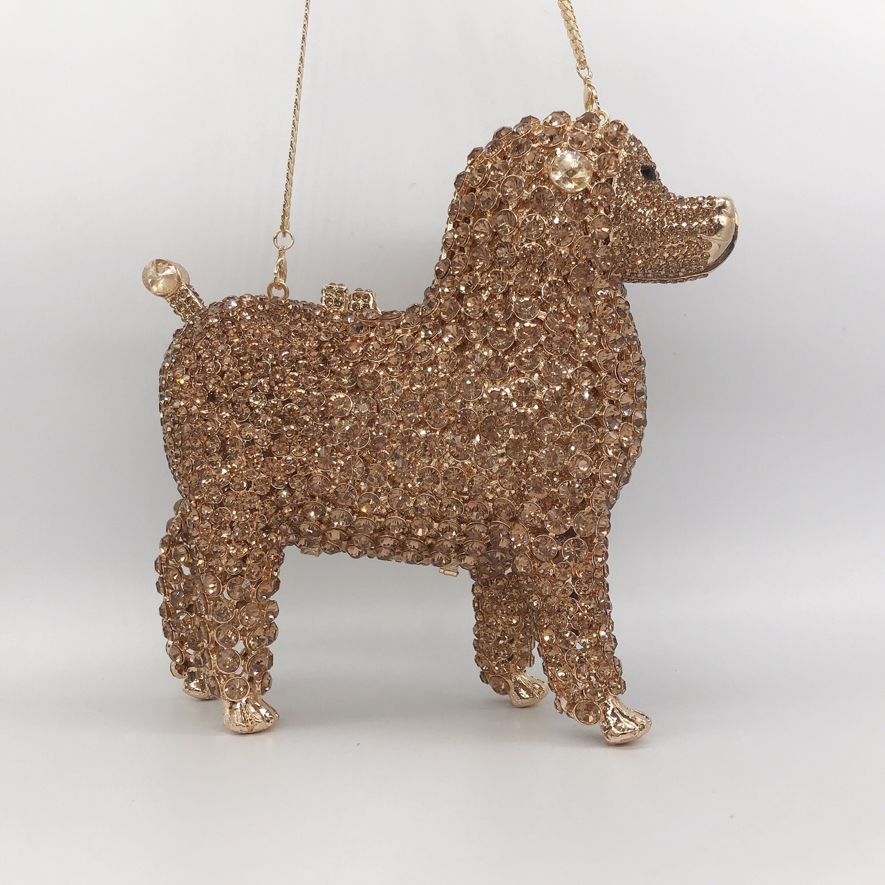 Nuevos productos transfronterizos de perros en forma de bolsas de cena de diamantes caja metálica hueca llena de bolsas de diamantes bolsas de mujer bolsas de mano de banquete europeas y estadounidenses