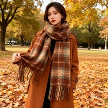 跨境贴标代发围巾女生秋冬季高级氛围感加厚保暖围脖新款格子围巾