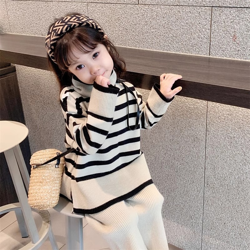 女の子の韓国版の高襟の秋の2024セーターのワイドレギンスのズボンの秋冬のスーツの新型のストライプの2つのセット|undefined
