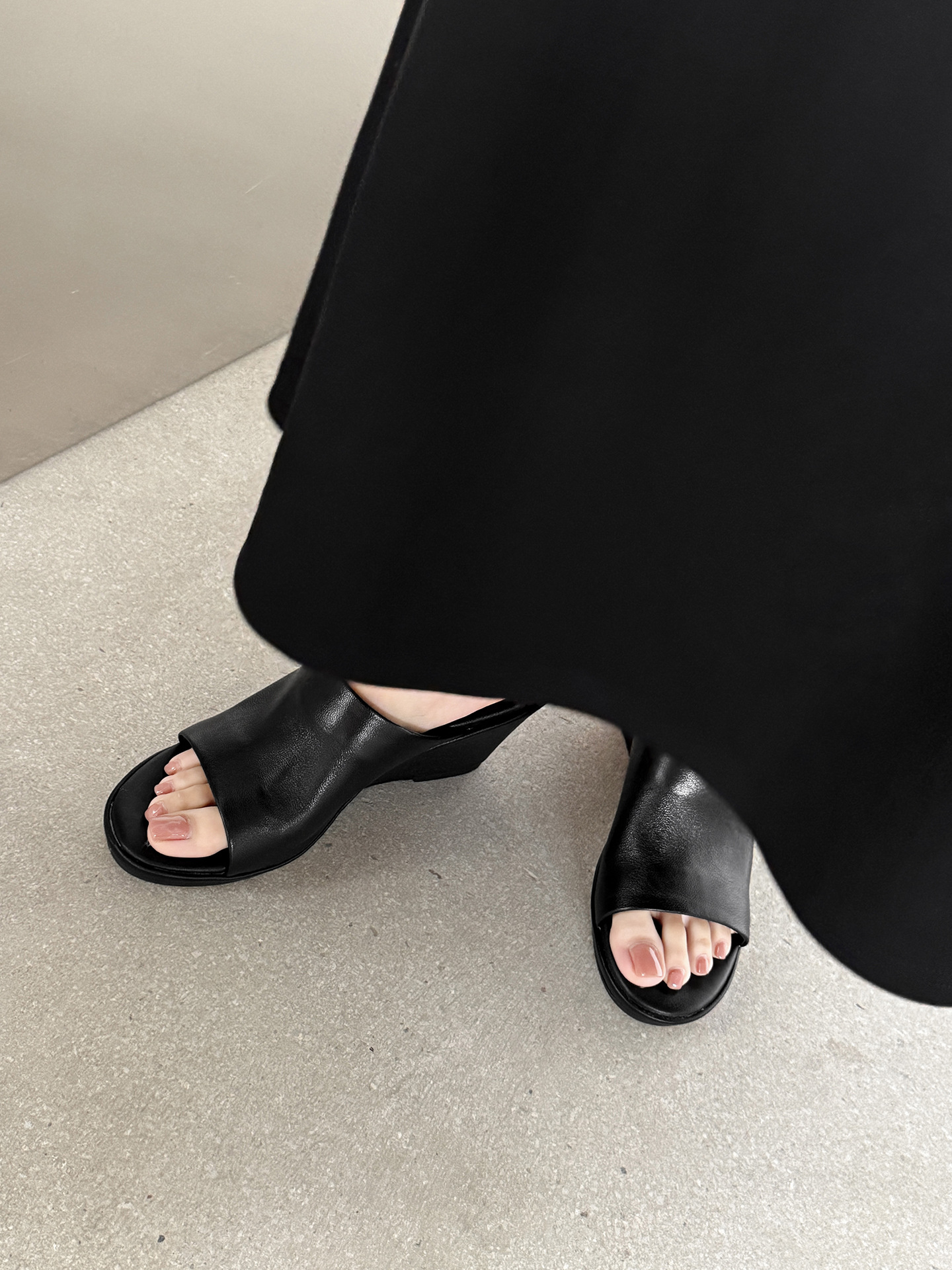 Sandal hở mũi nữ da dê gót nêm 5,5 cm quai ngang kiểu Hàn — đen chi tiết 6