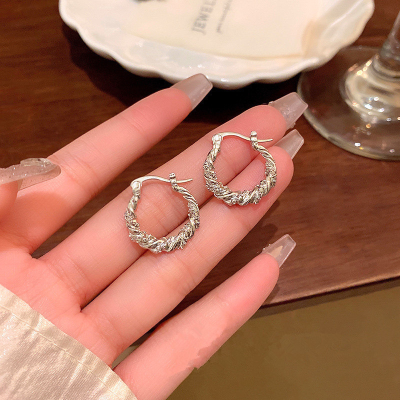 Fashionable geometric universal earrings