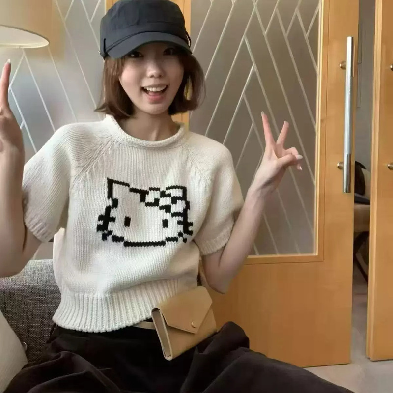 Korean-style sweet short T-shirt, knitted short-sleeved sweater, women's pullover, cartoon cat design, layered look, embroidered top, autumn outfit Korean-style sweet short T-shirt, knitted short-sleeved sweater, women's pullover, cartoon cat design, layered look, embroidered top, autumn outfit