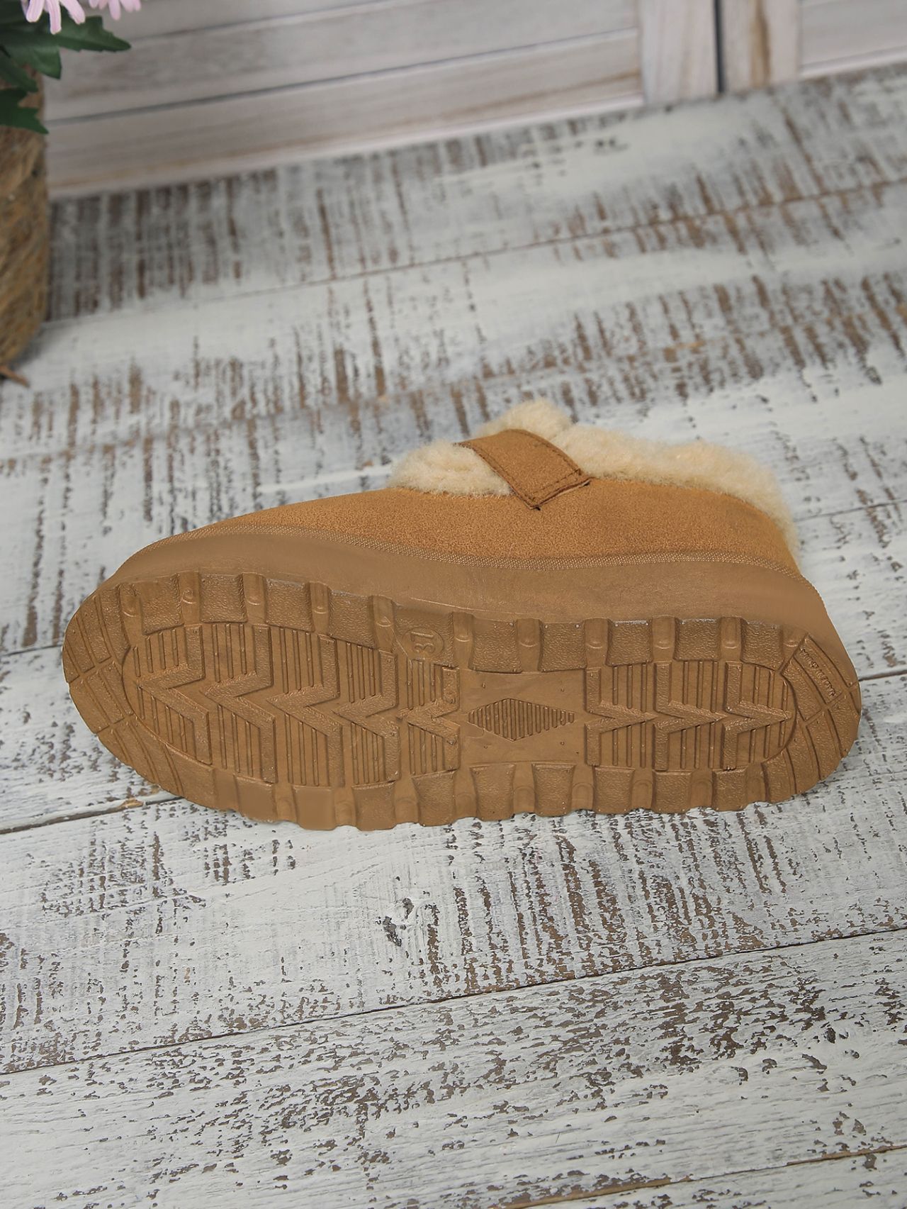 Muffin thick sole woolen shoes winter new wear round head warm and fluffy fashion casual cotton shoes_viptrois.com