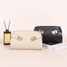 ��Ƥ�ٴ�ͨ�ڰ���С���μ�б������eŮ���羳�߼����p��С���Ů