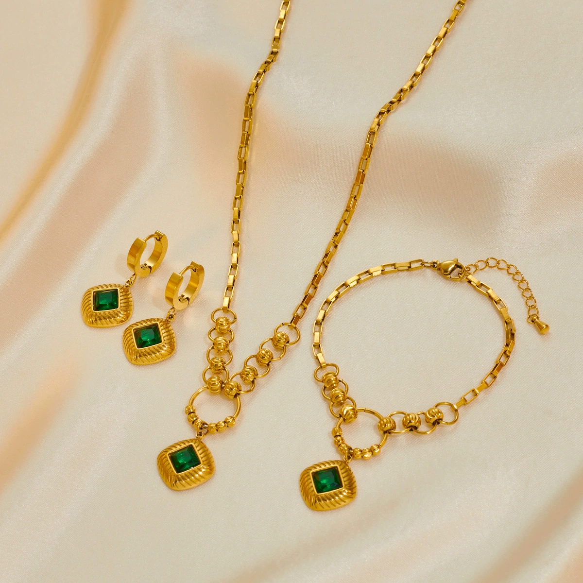 Комплект ювелирных украшений из титановой стали с изумрудами для трансграничной торговли: колье, браслет, серьги, три предмета, персонализированный, модный, оптовый, с кристаллами