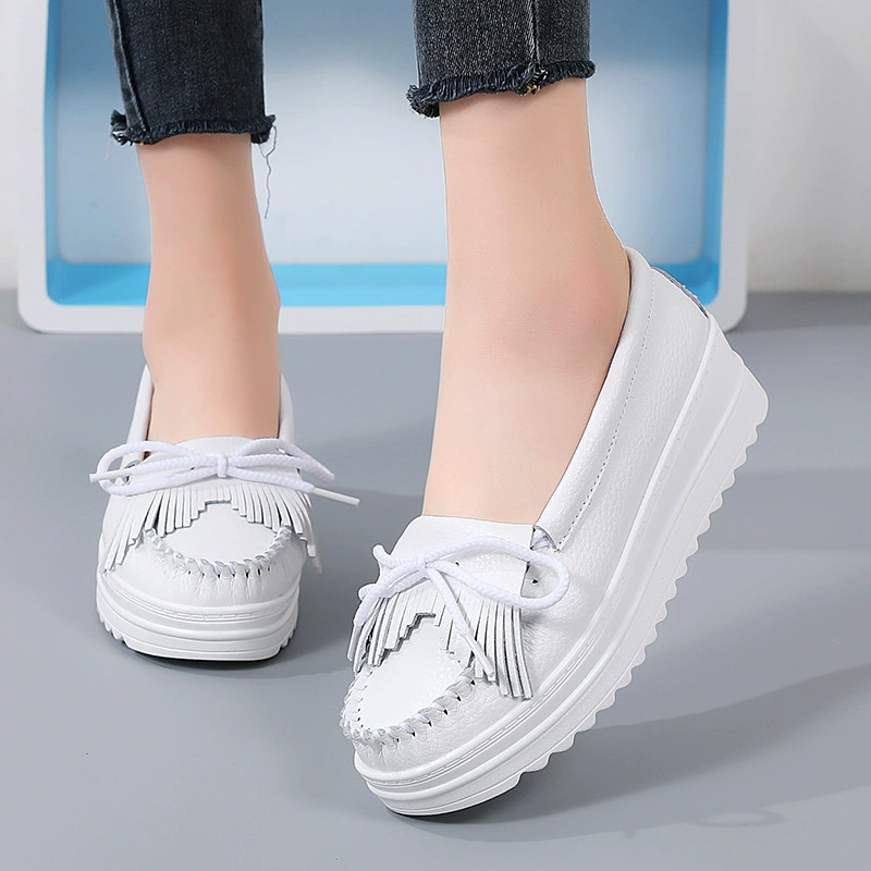 Весенние и летние кожаные туфли медсестры один педаль с бахроной маленькой белой обуви