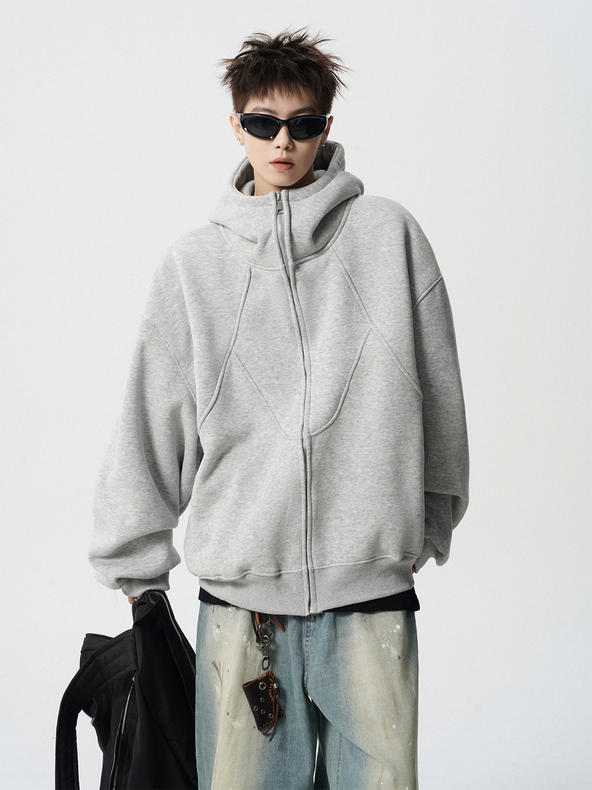 アメリカの重ポンドは帽子付きのコートを作ります。