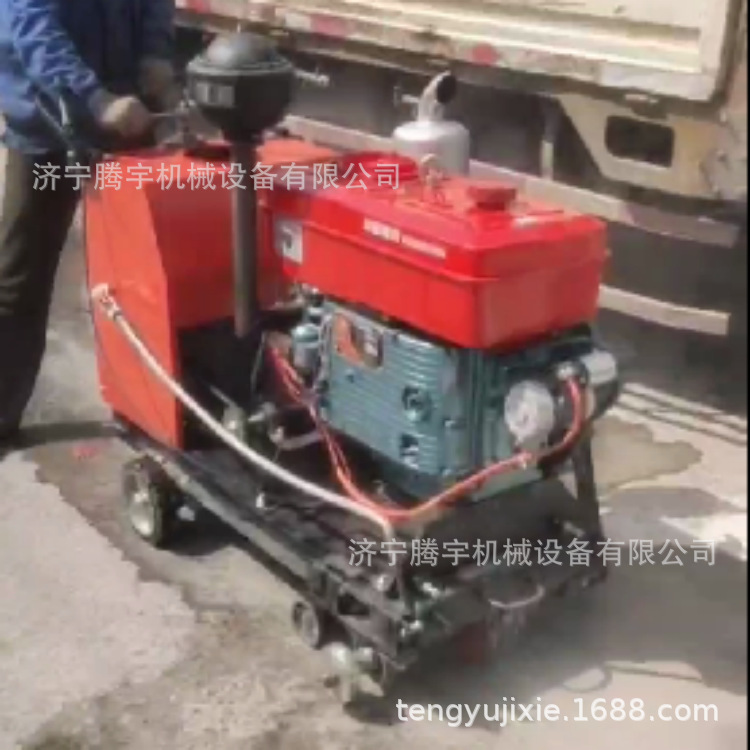 腾宇手推式柴油中间刀片开槽机多少钱 混凝土路面用刻槽机5公分宽