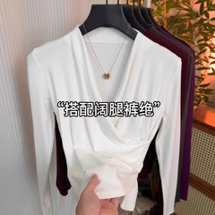 超好看独特漂亮V领上衣女2025早秋穿搭设计感小众洋气内搭打底衫