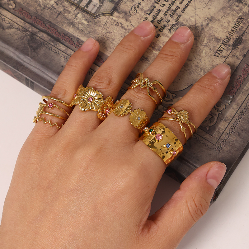 TENA oro de 18k acero inoxidable hueco anillo de zircón de alta calidad anillo de titanio diseñado por mujeres de nicho en el viento