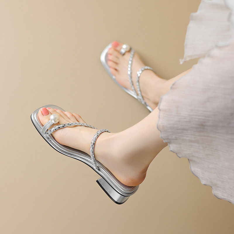 Augustion zapatillas de tacón grueso para mujer en verano 2025 nuevo estilo francés con falda sandalias de chanclas de perlas de diamantes de imitación