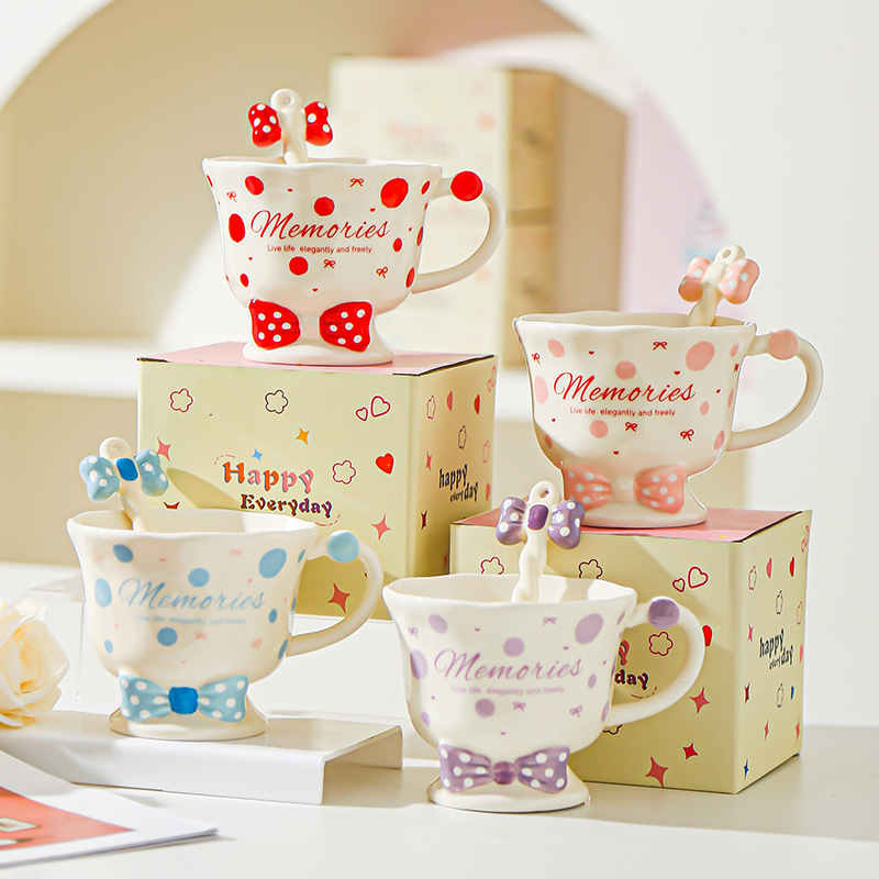 Taza de cuchara de lazo Juego de taza de niña linda Taza de bebida Taza de regalo pequeña Taza de cerámica de alto valor