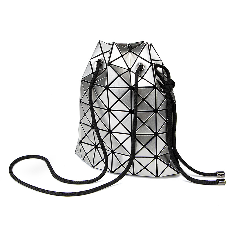 2024 nuova borsa a tracolla giapponese da donna a secchiello con coulisse a spalla in PU brillante con geometria a griglia di diamanti_voghion.com