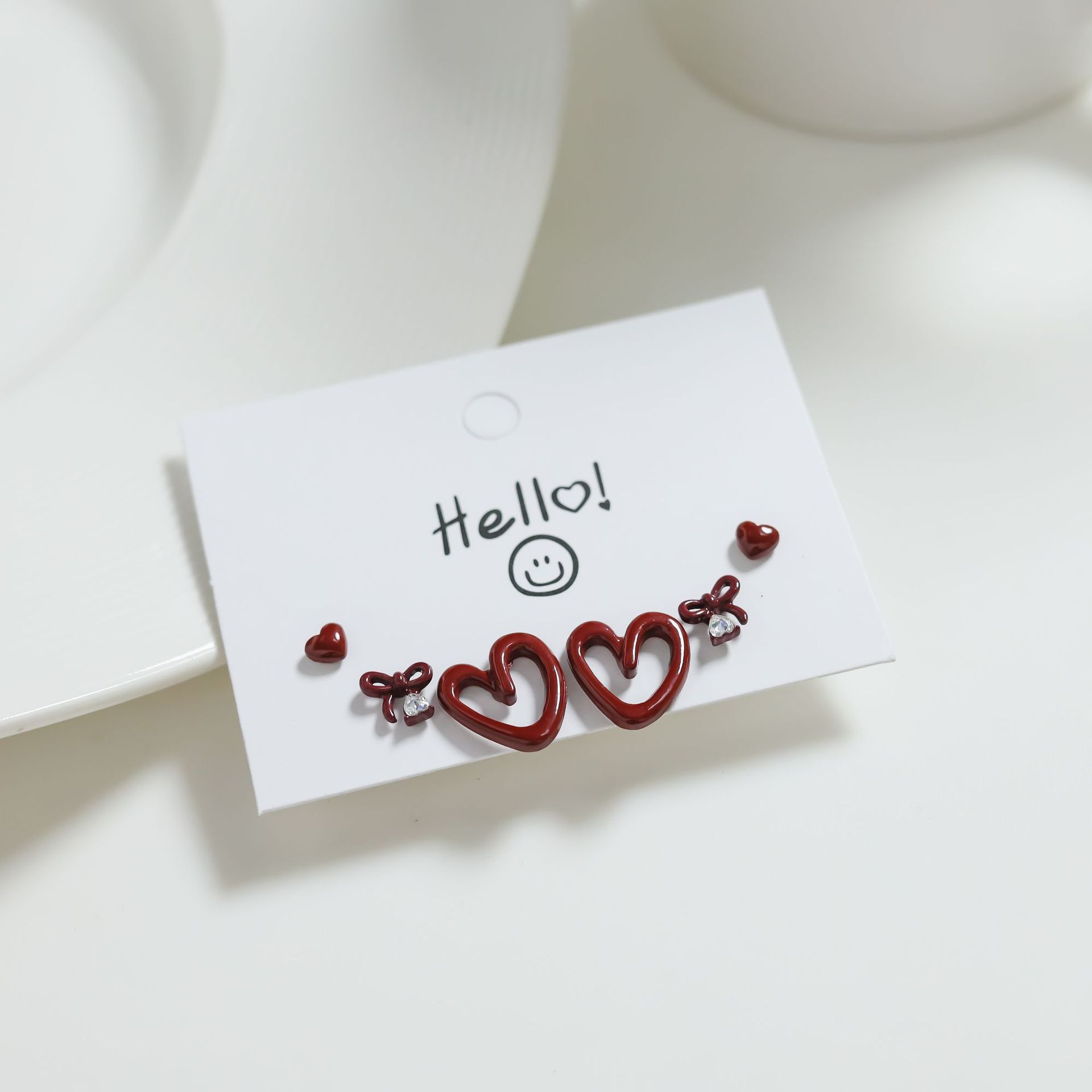 Juego de pendientes de aguja plateados, sencillos y compactos para mujer, pendientes geométricos en forma de corazón, bonitos, dulces y versátiles, venta al por mayor para puestos de mercado