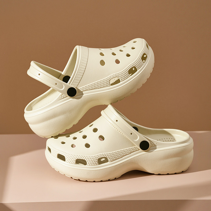 Cloud Croc Shoes Women's Summer Outerwear 2025 New Sandals Thick-Soled Non-Slip Fashion Baotou Beach Sandals