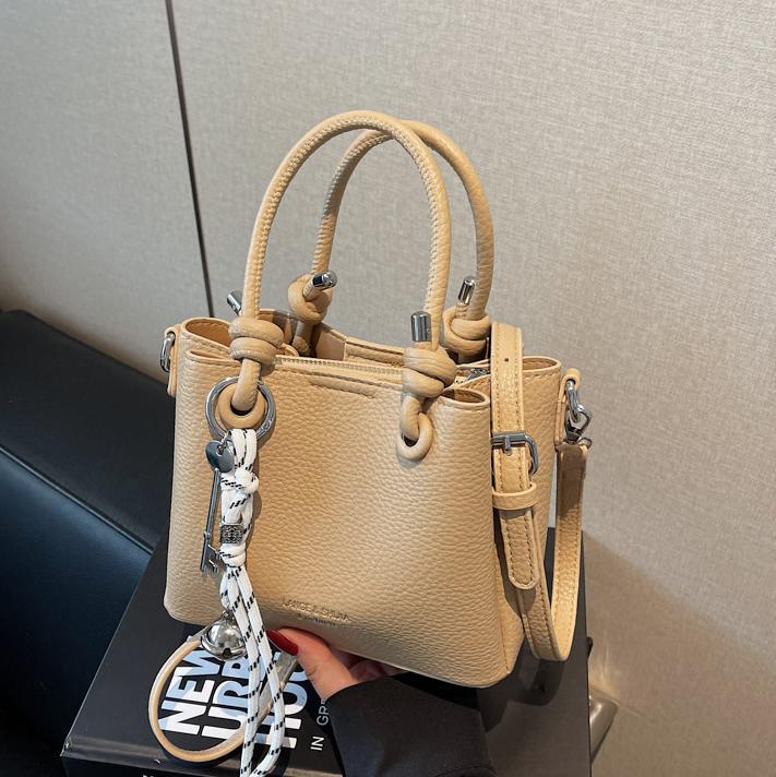 Simple bolso de cubo de mano extranjero 2025 nuevo bolso de mujer, bolso de hombro casual, sensación de alto nivel, bolso de mochila super caliente