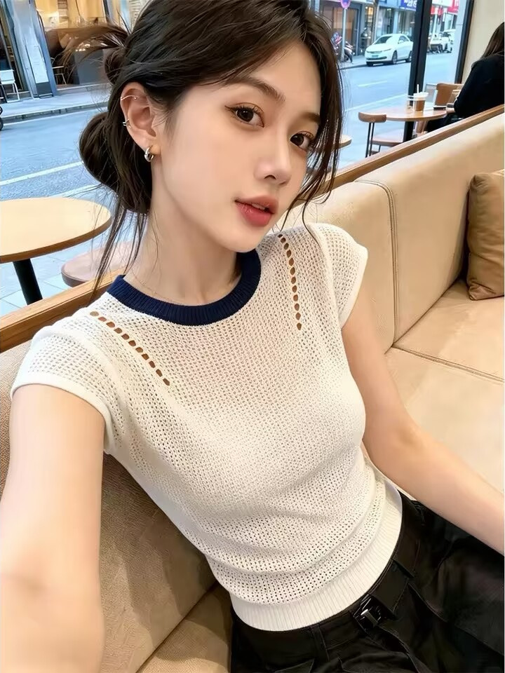Áo thun ngắn tay nữ kiểu Hàn, chất liệu lưới mát, thiết kế đục lỗ tinh tế — màu trắng