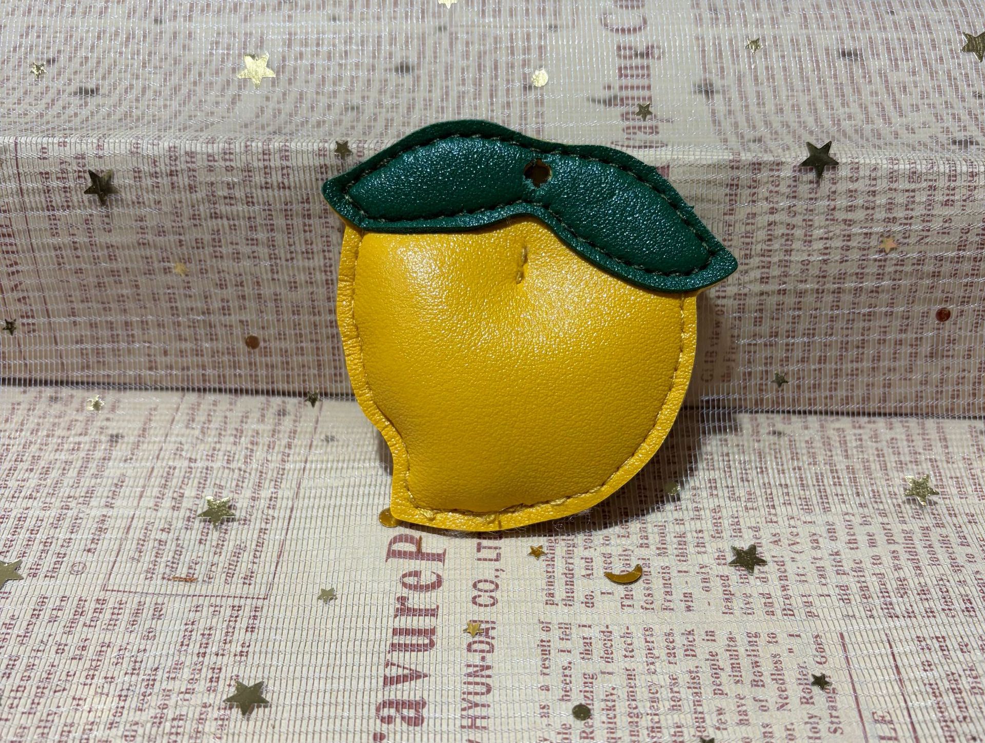 Cute estilo de fruta bolsas de cuero PU colgante llavero melocotón manzana limón decoración colgante multicolor