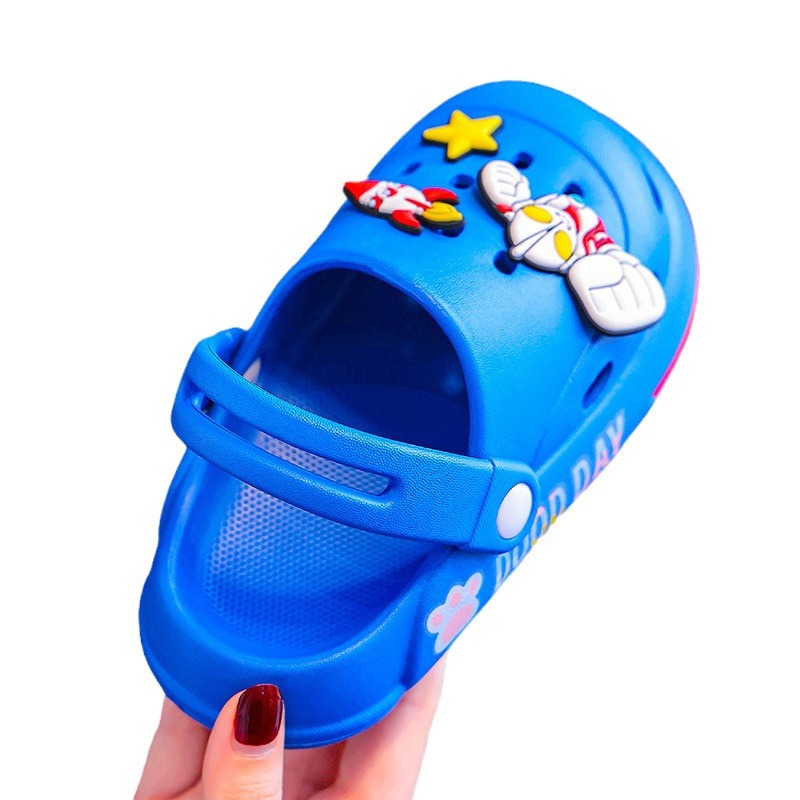 Zapatos de agujero para niños Ultraman niños usan dibujos animados lindo Fondo suave antideslizante zapatillas de verano niños pequeños niños medianos