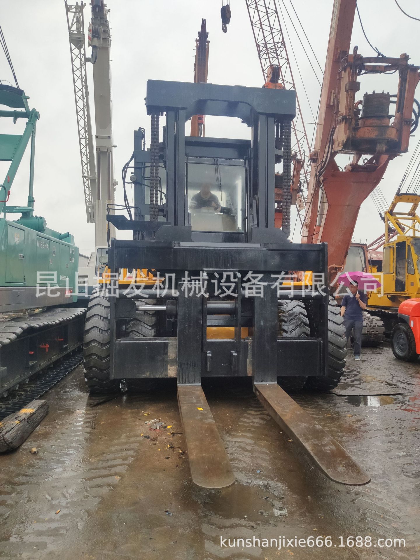 二手 小松30吨 燃油叉车 TCM叉车