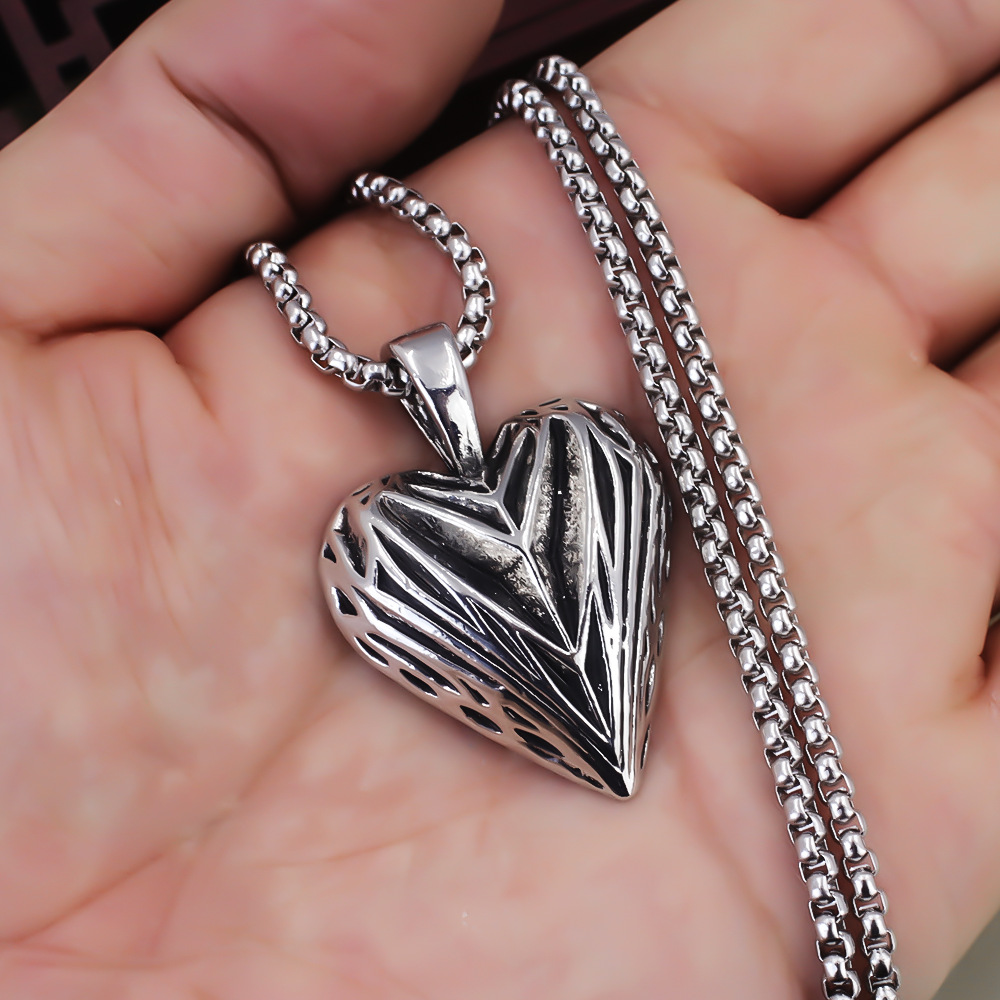 Heart+steel chain