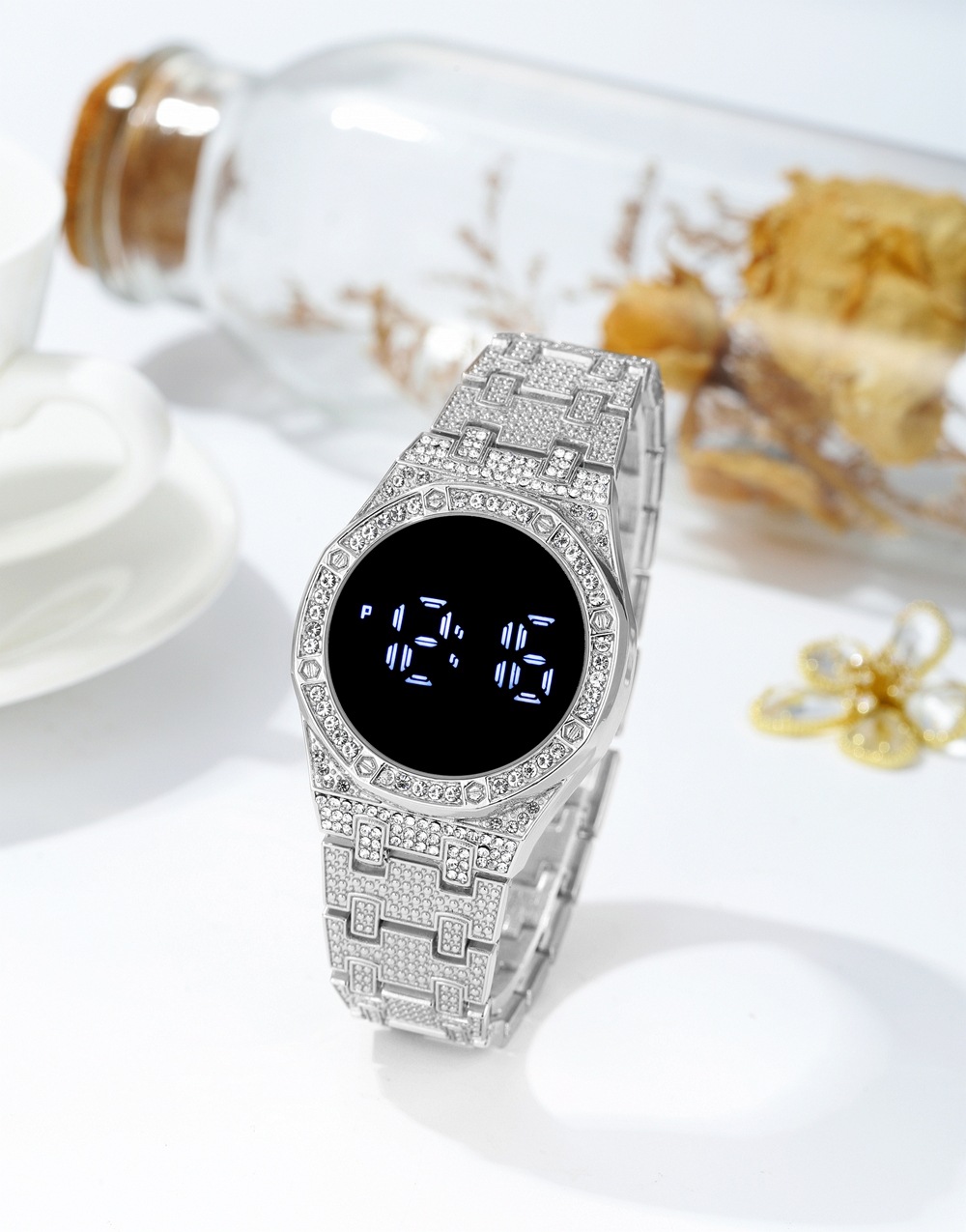 2024 Neue Luxus-Diamantarmband-Legierungsstahlband LED-Anzeige Touchscreen Damenuhr_voghion.com