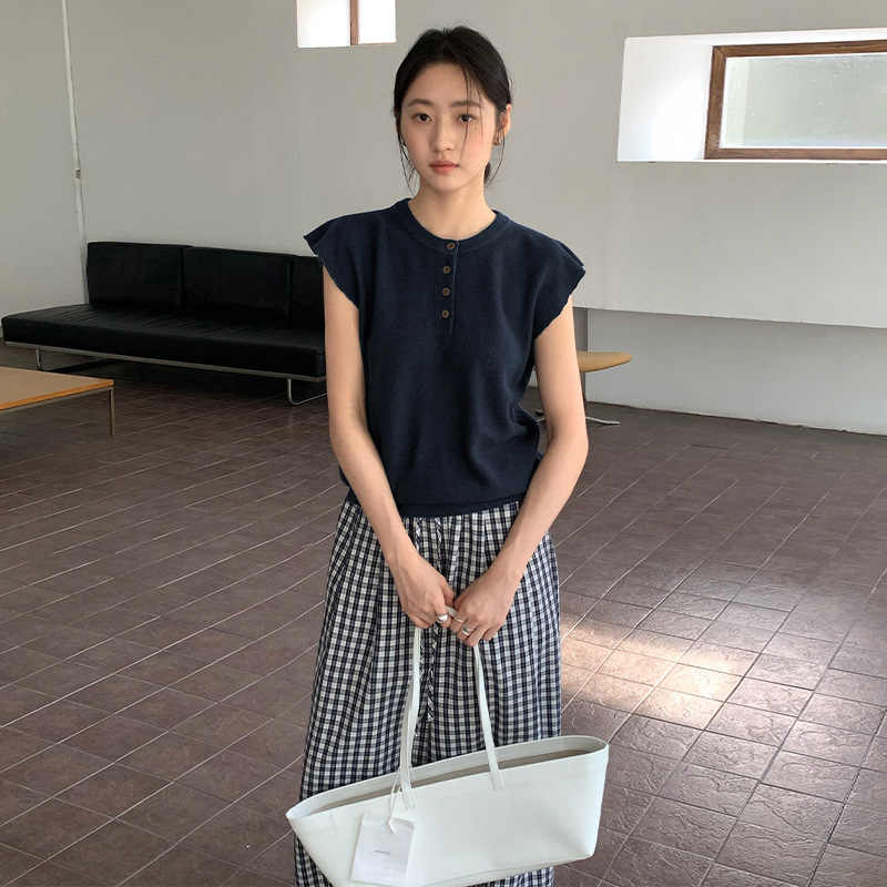 Tg Niche Design Lotus Leaf Flying Sleeves Round Neck Pullover Buttoned Knitwear Women's 2025 Autum New Knitwear 25732