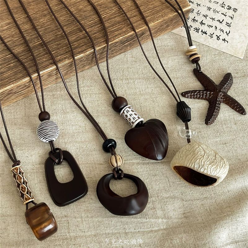 Relaxed and Lazy Vibe, New Chinese-Style Old Money Style Brown Necklace for Women, 2026 New Summer Niche Versatile Long Accessory