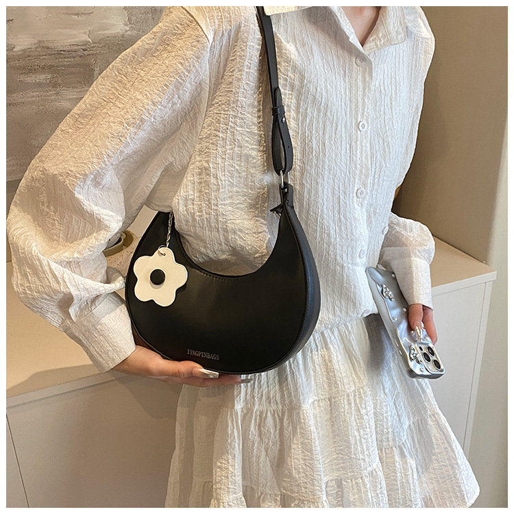 Cross-border women's bag 2024 New style, trendy texture, versatile, ins fashion single-shoulder armpit bag, small flower pendant, crescent moon bag undefined