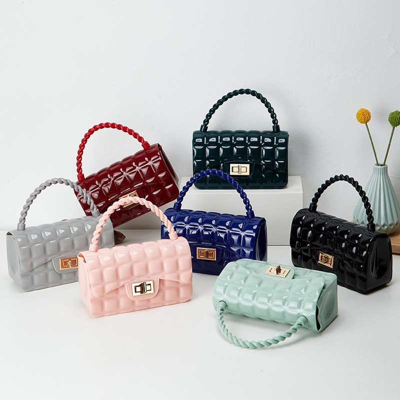 2023 nueva moda de color diamante cadenas de bloqueo bolsas de jalea de PVC bolsas de teléfono móvil bolsas de mujer al por mayor image 1