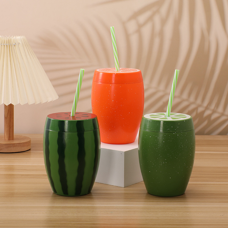 Tienda de té con leche con personalidad única, bebida fría para niños, taza de modelado de frutas de dibujos animados de plástico creativo con pajita