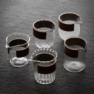 Hammered glass fair cup thickened heat-resistant water-breaking Japanese male Cup household transparent wooden handle Tea Sea single tea dispenser