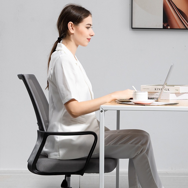 Silla de red para el comercio exterior Venta al por mayor Asiento de oficina Silla de computadora personal Silla trasera Silla giratoria para sala de conferencias