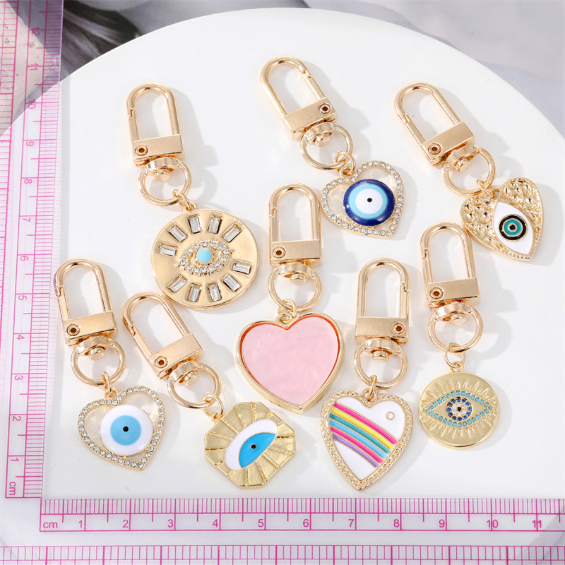 Fashion Drill Carved Heart-shaped Eyes Keychain Pendant Accessories display picture 1