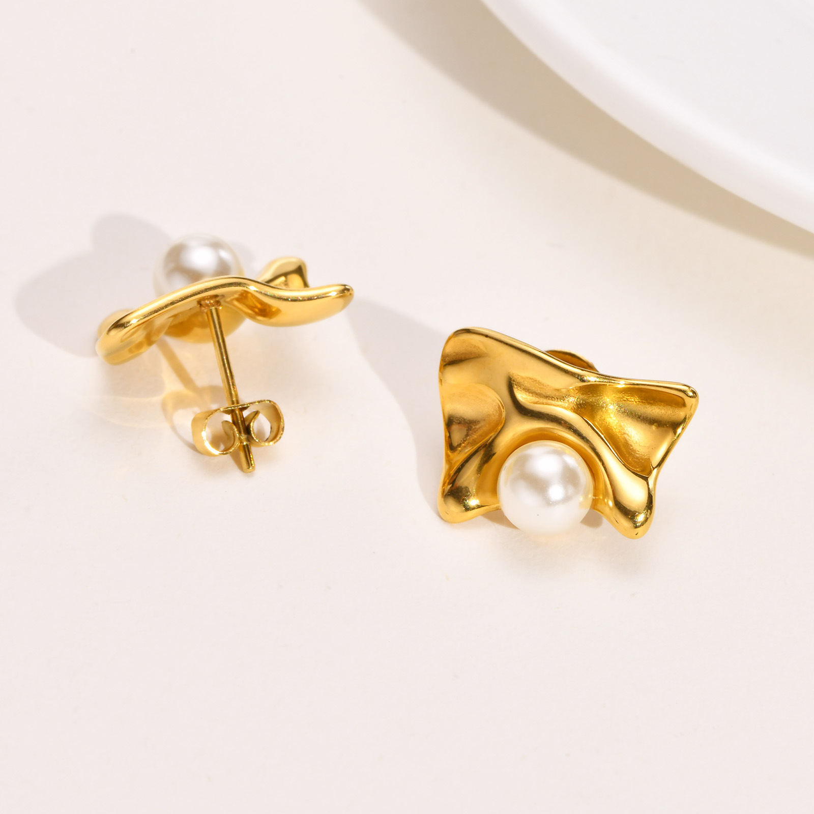 Fashion Geometric Stainless Steel Plating Artificial Pearls Ear Studs 1 Pair display picture 6