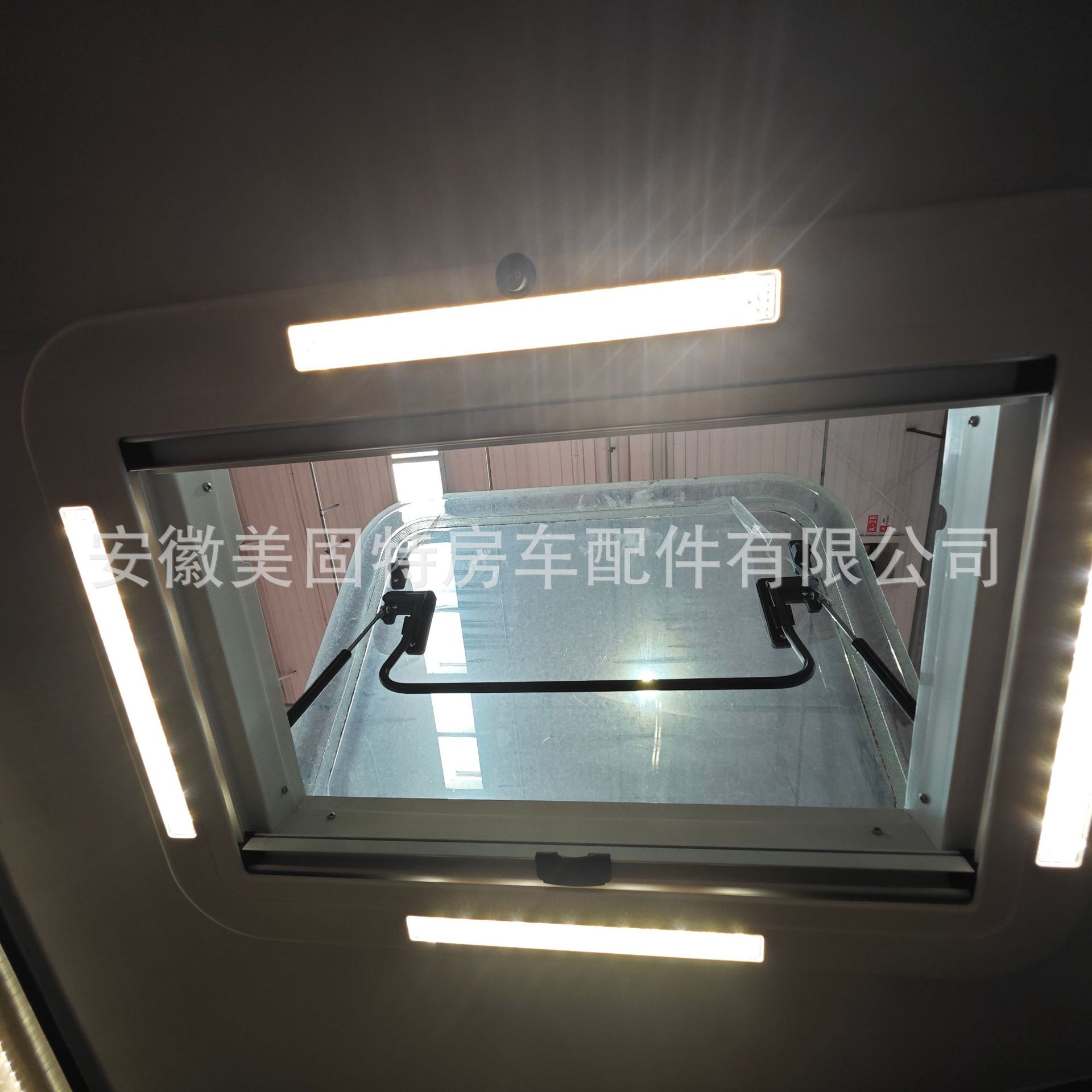 Aluminum Alloy Travel Roof Window Rv Skylight Suitable for Trailer Rv with Led Light and Gauze Shading