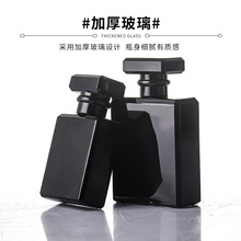 ���ƺ�ɫ������ˮƿ�ܹⰴ�����F��ƿ��Ҏ�����б�yС�ӷ��b��ƿ