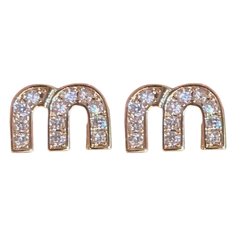Zircon gota aceite m letra hebilla del oído femenino francés nicho diseño alto sentido pendientes moda luz pendientes de lujo al por mayor