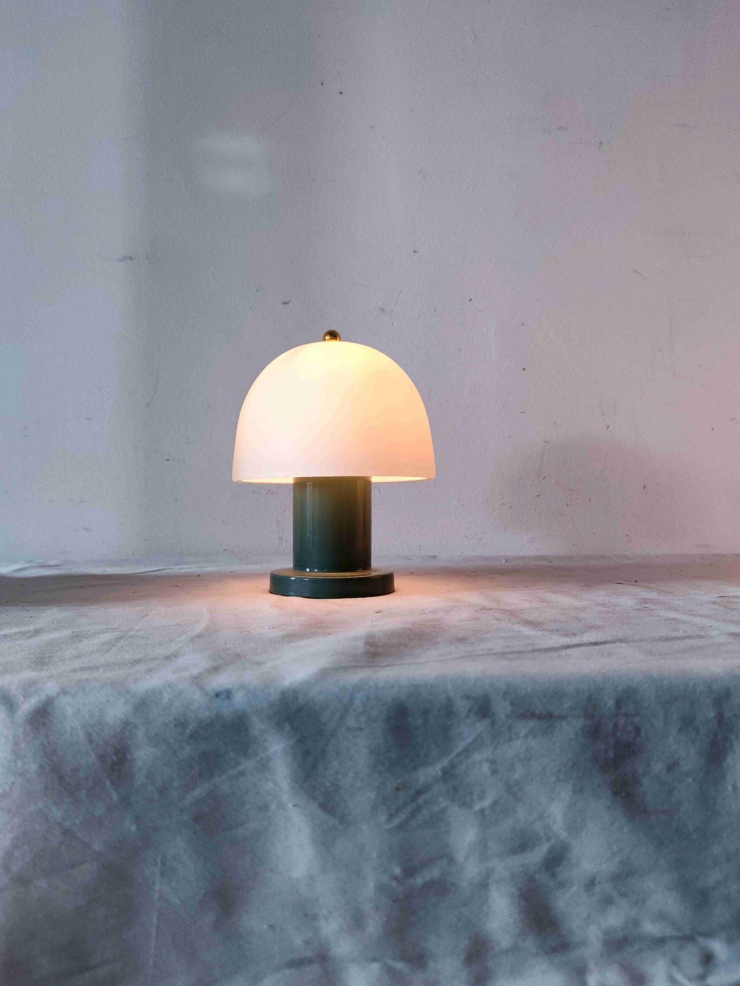 Luz de hongos transfronterizos nórdico hogar estudio ambiente de luz de red personalidad creativa dormitorio principal lámpara de cabecera