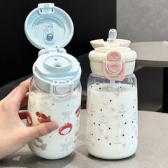 新型女子学生の高颜値双飲プラスチックカップ大容量はポットを持って小型でかわいい携帯コップを持っている