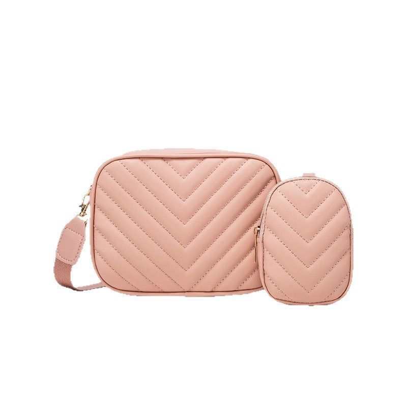 Bolsas de mujer al por mayor transfronterizas 2025 primavera y verano nueva bolsa de moda versátil bolsas de cámara de patrón en V cadena bordada bolsas de mochila