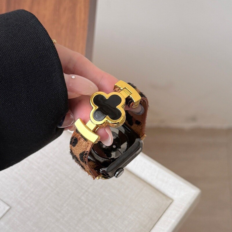 Four-Leaf Clover Magnetic Leopard Print Genuine Leather Apple Watch Strap Suitable for Applewatch11Seiwatch789S10