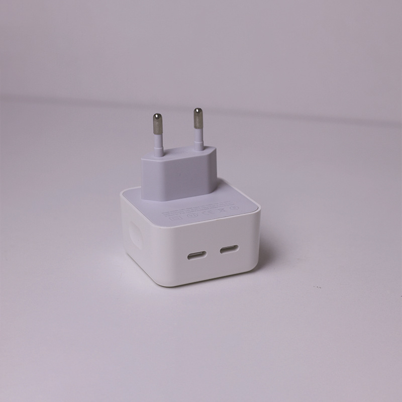 Cargador PD 20W para iPhone 15/14, carga rápida universal, compatible con toda la serie Apple.