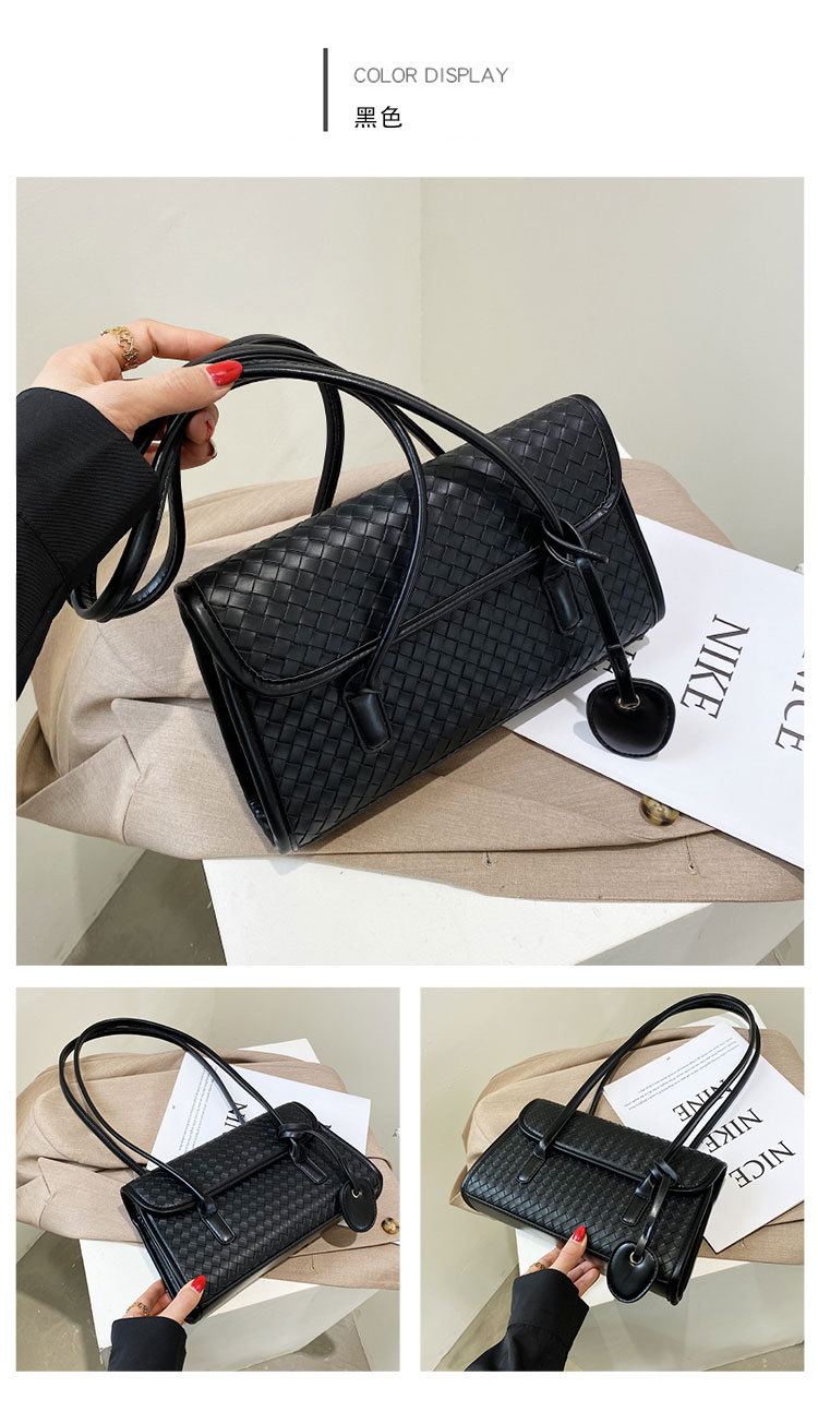 Fashion Weaving Embossed Solid Color One-shoulder Underarm Bag display picture 9