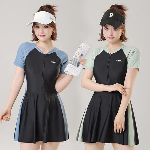 Plus-size women's swimsuit, one-piece sports skirt-style casual swimwear for curvy ladies—covers up and flatters plus-size figures, extra-large and extra-bulky, modest yet slimming, perfect for hot springs.